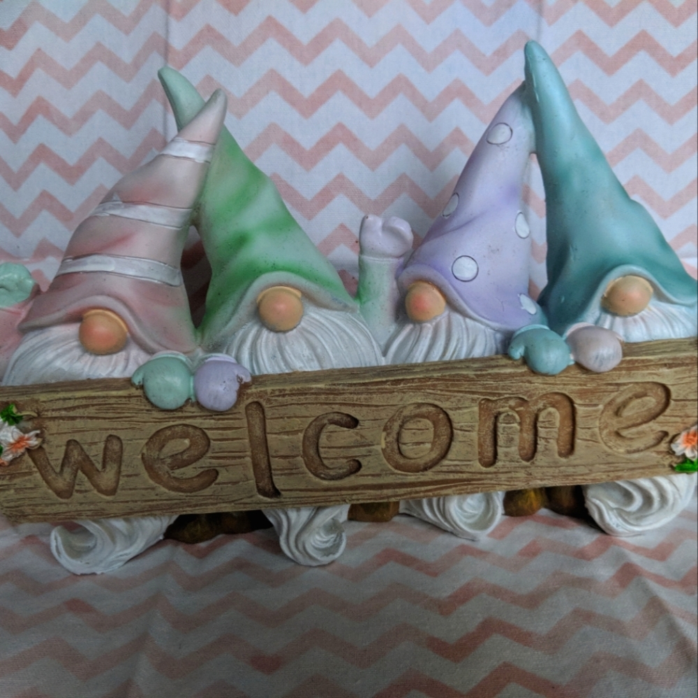 New - WELCOME - Gnomes - 13" x 8"